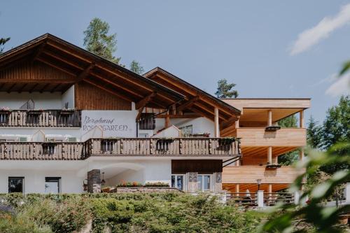 Nova Levante Hotel | Pet-Friendly Retreat at Hotel Berghaus Rosengarten