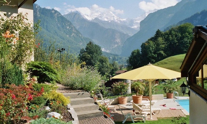 Wilderswil Hotel | Welcoming Hotel Berghof Amaranth with Pool and Restaurant