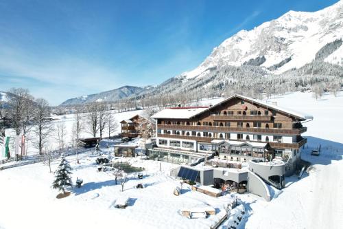 Ramsau am Dachstein Hotel | Discover Hotel Berghof: Oceanfront Bliss & Spa Retreat