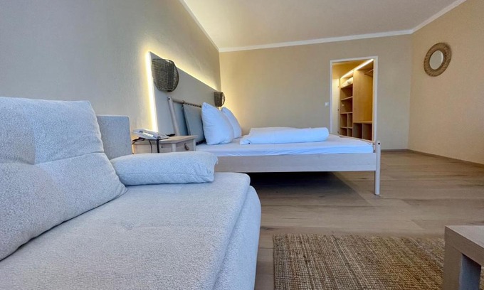 Hallwang Hotel | Oceanfront Retreat at Hotel Berghof Graml with Breakfast