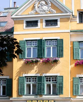Hietzing Hotel | Comfortable Stay at Hotel Bergwirt Schönbrunn with Great Amenities