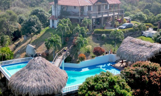 Santa Marta Hotel | Pet-Friendly Getaway at Hotel Beyonda with Pool & Breakfast