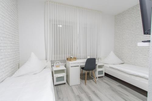 Bottrop Hotel | Inviting Hotel Billard Center Weywiesen with Pool Access