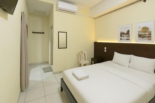 Malang Hotel | Budget-Friendly Stay at Hotel Bintang - Family Welcome!