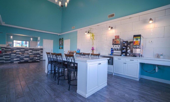 Clear Lake Shores Hotel | Pet-Friendly Retreat at Hotel Bliss Kemah Awaits You