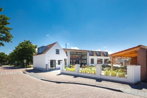 Renesse Hotel | Oceanfront Hotel Blooker: Guest Rated 8.9/10 Experience