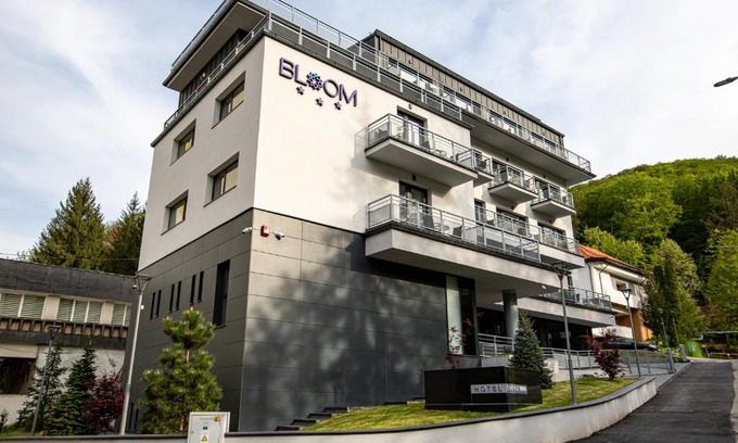 Caciulata Hotel | Discover Hotel Bloom: Oceanfront Oasis with Spa & Pool
