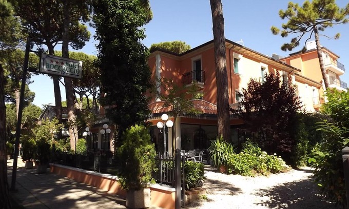 Milano Marittima Hotel | Pet-Friendly Hotel Boccaccio with Free Parking & Great Amenities