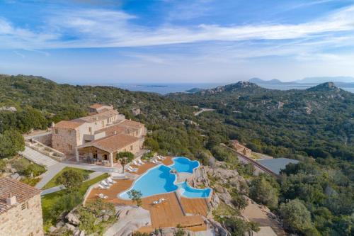 Arzachena Hotel | Discover Hotel Borgo Smeraldo: 4-Star, Pet-Friendly Oasis
