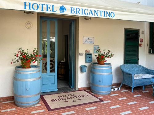 Procchio Hotel | Hotel Brigantino: Ocean View & Pool with 9/10 Guest Rating