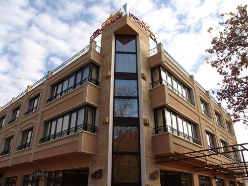 Sliven Hotel | Budget-Friendly Hotel Brilliantin with Hot Tub & Breakfast