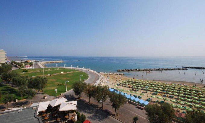 Pesaro Hotel | Discover Hotel Bristol: Oceanfront Retreat with Top Amenities