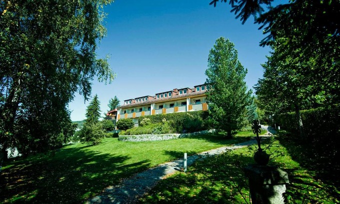 Bad Leonfelden Hotel | Pet-Friendly Hotel Brunnwald with Hot Tub & Breakfast
