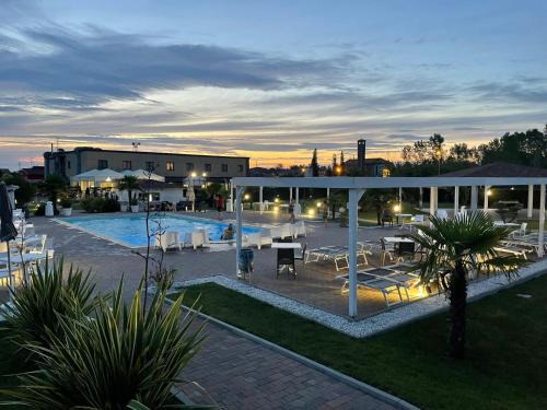 Porto Tolle Hotel | Pet-Friendly Hotel Bussana with Ocean View & Pool