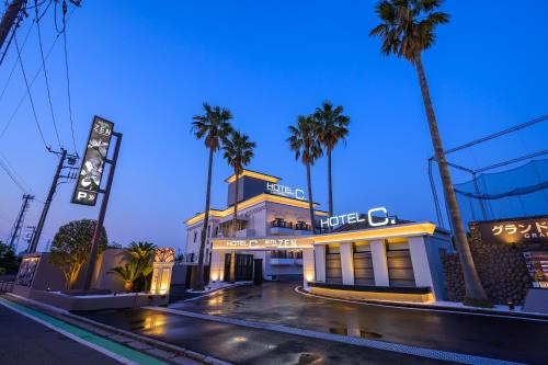 Tsuzuki Hotel | Inviting Hotel C.Kohoku with Hot Tub & Family Amenities
