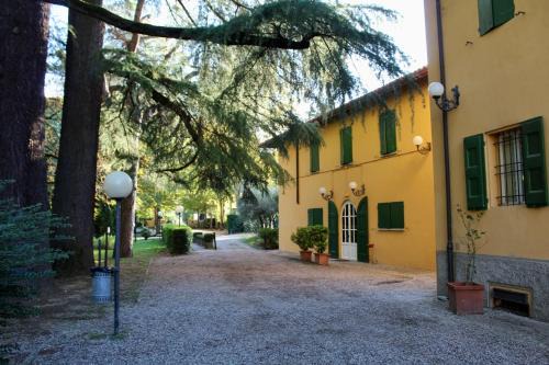 Sasso Marconi Hotel | Pet-Friendly Retreat at Hotel Ca' Vecchia with Breakfast