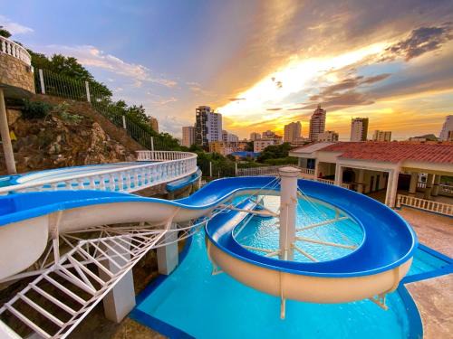 El Rodadero Hotel | Discover Villa Roca: Pet-Friendly Getaway with Pool