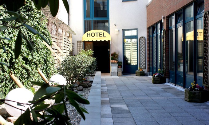 Altona-Altstadt Hotel | Discover Hotel Cabo: Family-Friendly Stays with Dining Options