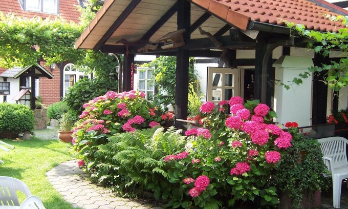 Fischbeck Hotel | Pet-Friendly Hotel Café am Stift with Breakfast Included