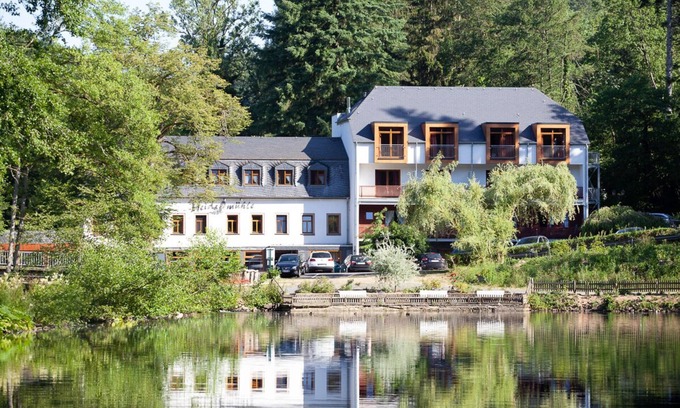 Manderscheid Hotel | Elegant Stay at Hotel-Café-Restaurant Heidsmühle