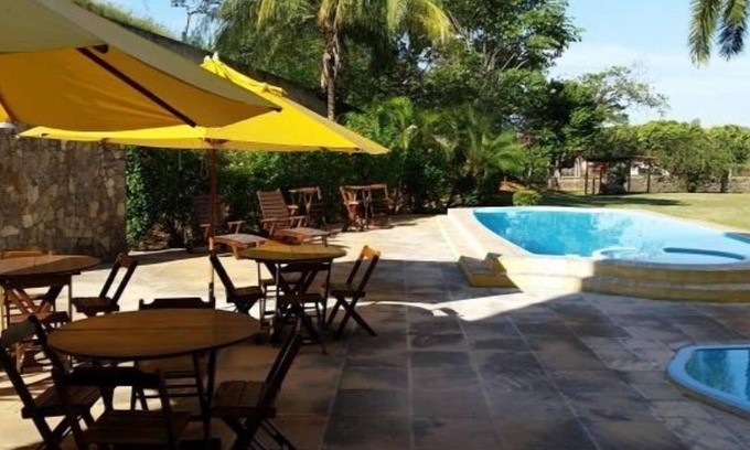 Itaperuna Hotel | Explore Hotel Caiçara Bistrô with Pool & Restaurant Access
