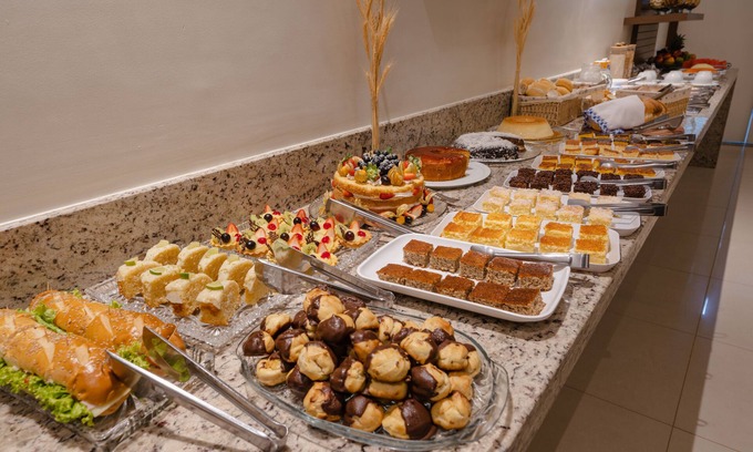 Umuarama Hotel | Experience Comfort at Hotel Caiuá Palace with Pool & Spa