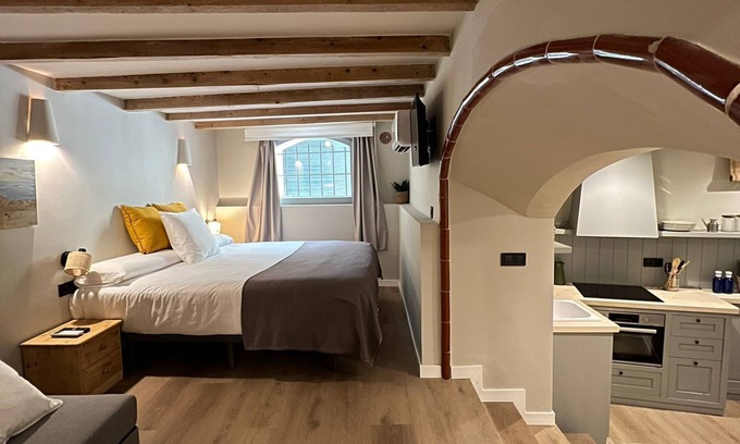 Sant Feliu de Guixols Hotel | Discover Hotel Caléndula: Family-Friendly with Spa & Breakfast