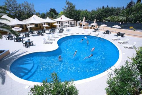 Quartu Sant'Elena Hotel | Discover Hotel Califfo: Oceanfront Retreat with Pool