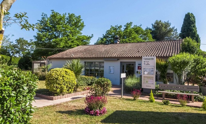 Caissargues Hotel | Cozy Hotel Campanile Nîmes Sud with Spa & Family Dining