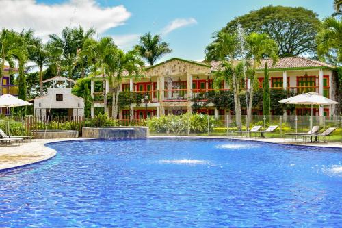 Pueblo Tapao Hotel | Discover Comfort at Hotel Campestre Cafe Cafe with Pool & Hot Tub