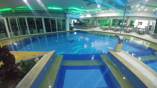 Sabanilla Montecarmelo Hotel | Inviting Hotel Campestre El Cisne: Pools & Ocean Views