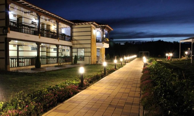 Arcabuco Hotel | Inviting Hotel Campestre La Periquera with Hot Tub & Breakfast