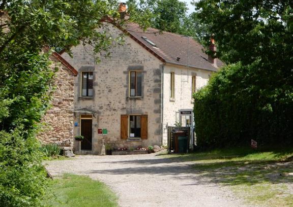 Epiry Hotel | Discover Hotel Camping Sur Yonne: Family-Friendly Retreat