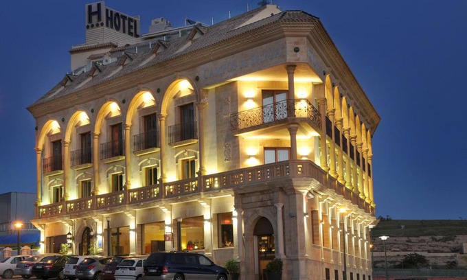Old Town Baeza Hotel | Oceanfront Hotel Campos de Baeza with Pool & Restaurant