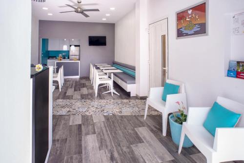 Centre-Ville Hotel | Discover Hotel Cap Sud: Family-Friendly & Accessible Retreat