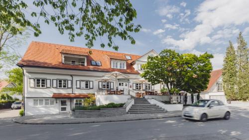 Wasserburg Hotel | Discover Hotel Caraleon: Oceanfront Retreat with a Pool
