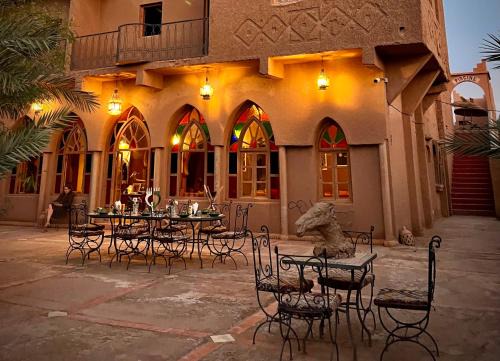 M'Hamid El Ghizlane Hotel | Discover Hotel Carrefour des Nomades with Oceanfront Pool