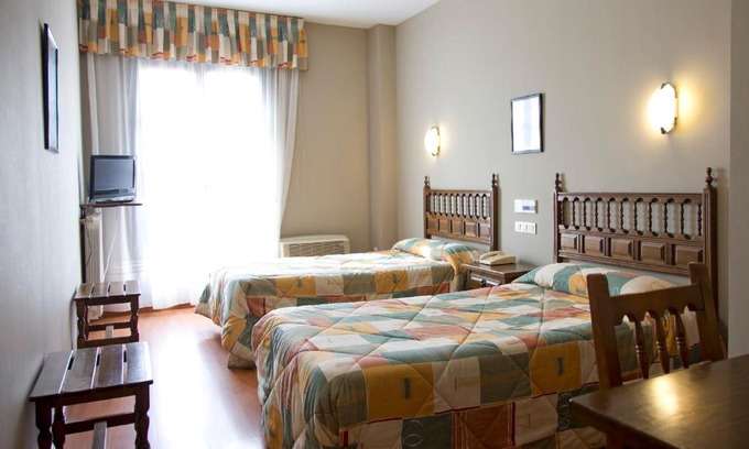 Villaralbo Hotel | Cozy Hotel Casa Aurelia: Pet Friendly with Great Amenities