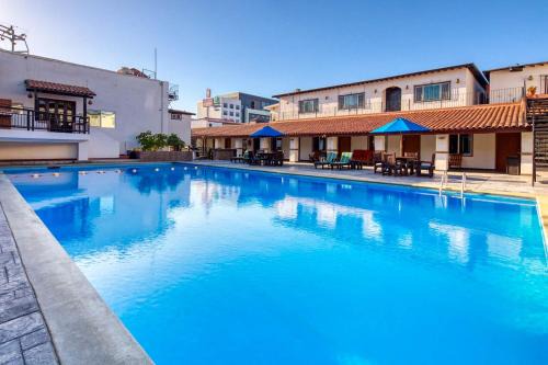 Zona Centro Hotel | Cozy Stay at Hotel Casa del Sol with Pool & Ocean Views