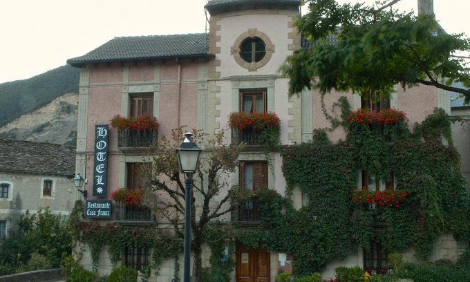 Sarvise Hotel | Hotel Casa Frauca: Family-Friendly Stay with Top Ratings