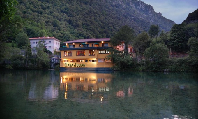 Penamellera Alta Hotel | Discover Comfort at Hotel Casa Julián with Hot Tub & Dining