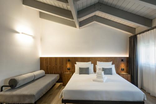 Sirmione Hotel | Pet-Friendly Retreat at Hotel Casa Scaligeri - 9.5/10 Rating