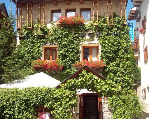 Sallent de Gallego Hotel | Discover Hotel Casa Socotor: Pet-Friendly & Spa Amenities