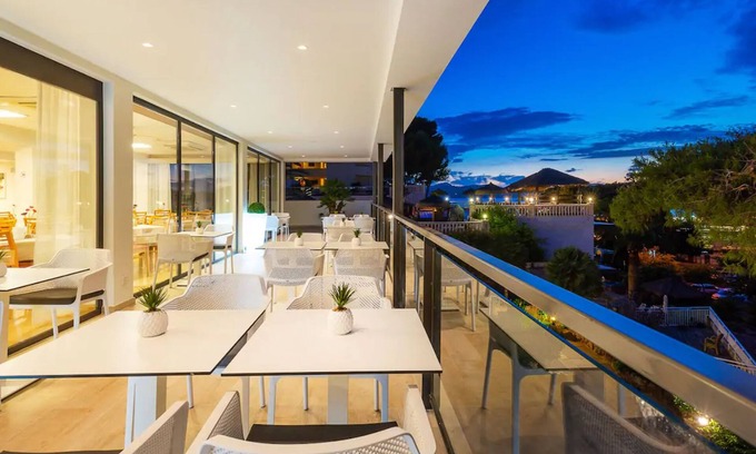Santa Ponsa Hotel | Discover Hotel Casablanca Mallorca: Pool & Ocean View Oasis