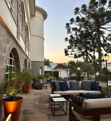 Garibaldi Hotel | Discover Hotel Casacurta: Pet-Friendly Retreat with Pool