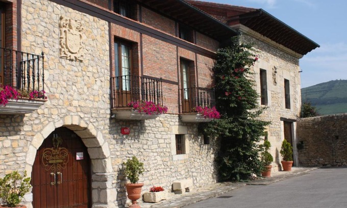 Vispieres Hotel | Discover Hotel Casona Los Caballeros: Family-Friendly Stay