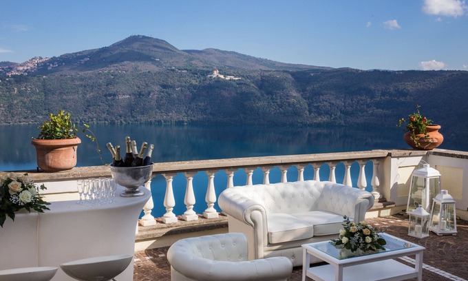 Castel Gandolfo Hotel | Elegant Hotel Castel Vecchio: Pool and Spa Retreat Awaits