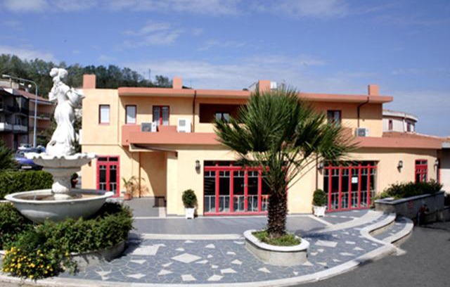 Filadelfia Hotel | Pet-Friendly Hotel Castelmonardo with Breakfast Included