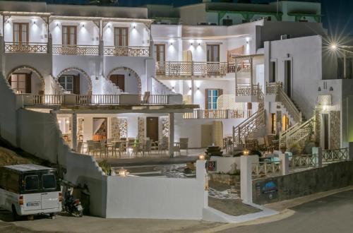 Astypalaia Apartment | Discover Hotel Castillio: 4-Star Retreat for Families & Pets