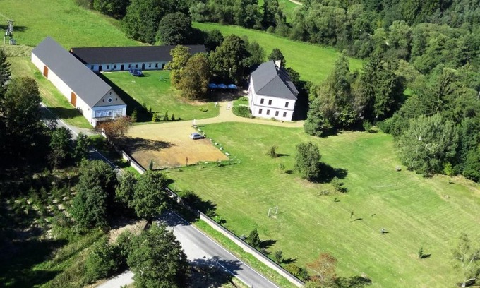 Sepekov Hotel | Welcoming Hotel Castle Mlýn Maděrovka with Pet-Friendly Amenities